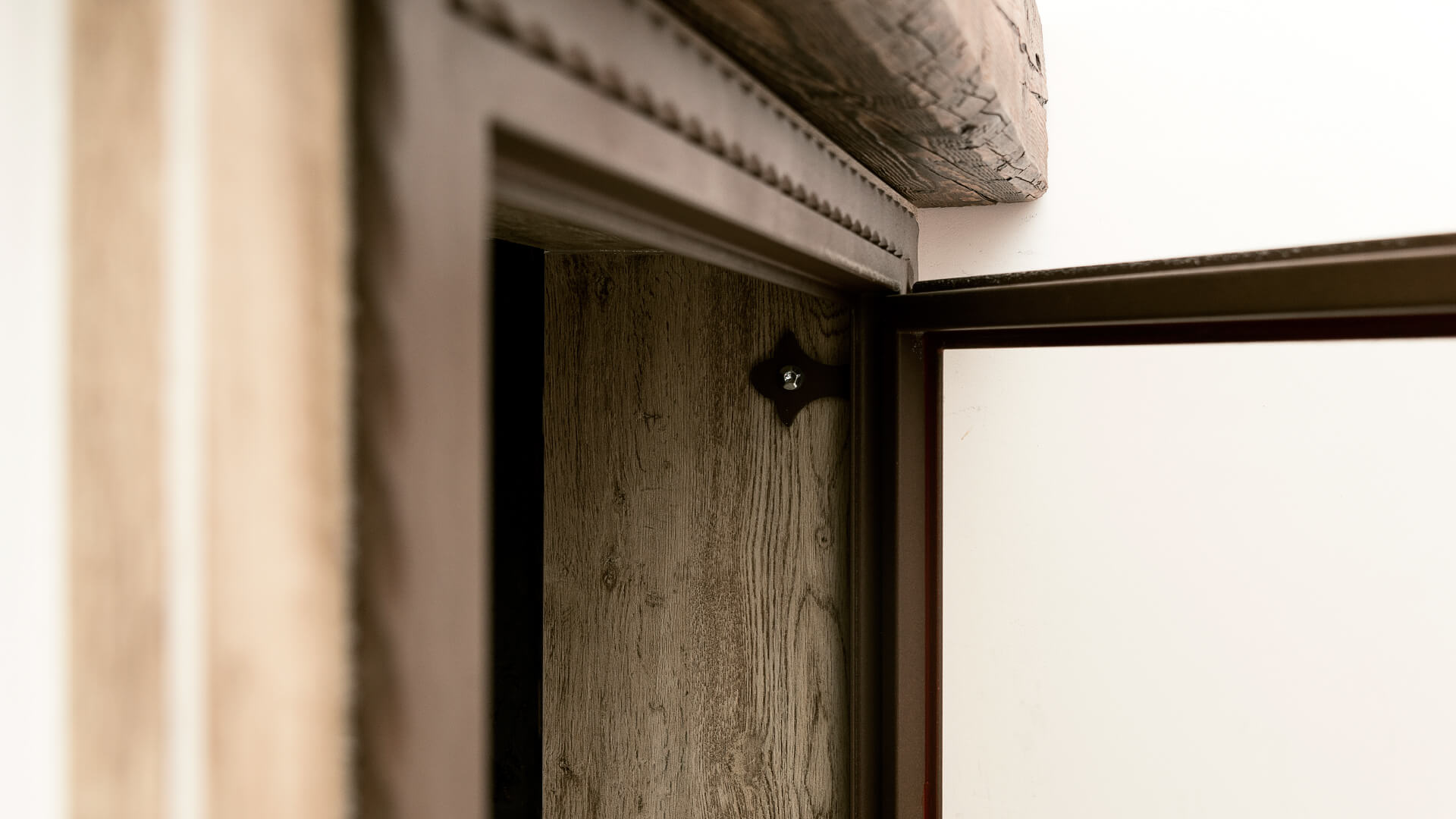 Il camino di design: scegli il tuo rivestimento in grès porcellanato